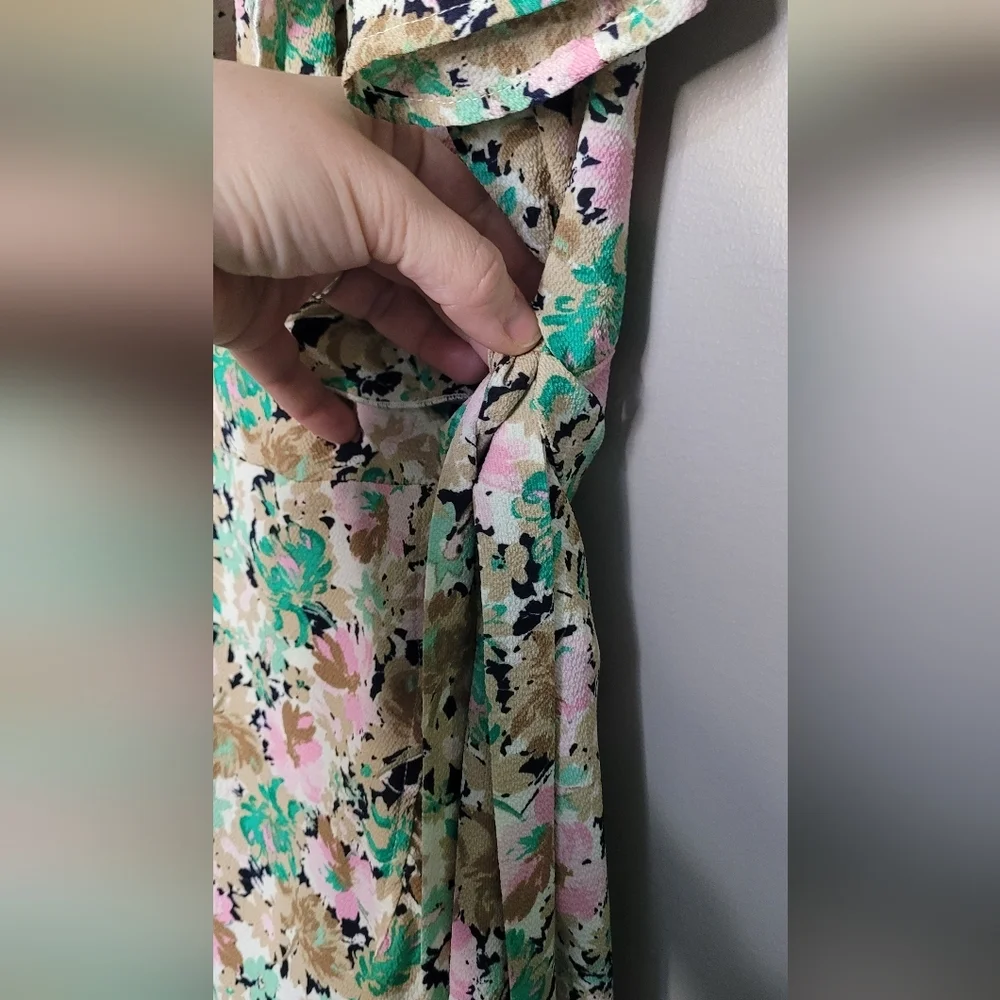 Vero Moda Curve Floral Wrap Dress with Ruffle Hem 18 Plus Size - Picture 3 of 5